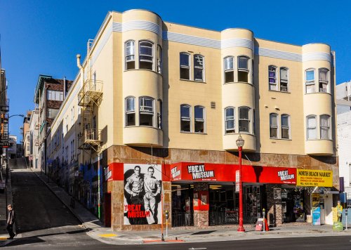 "The Beat Museum" by Kent Kanouse, Flickr, CC 2.0 (https://www.flickr.com/photos/kkanouse/2985641938)