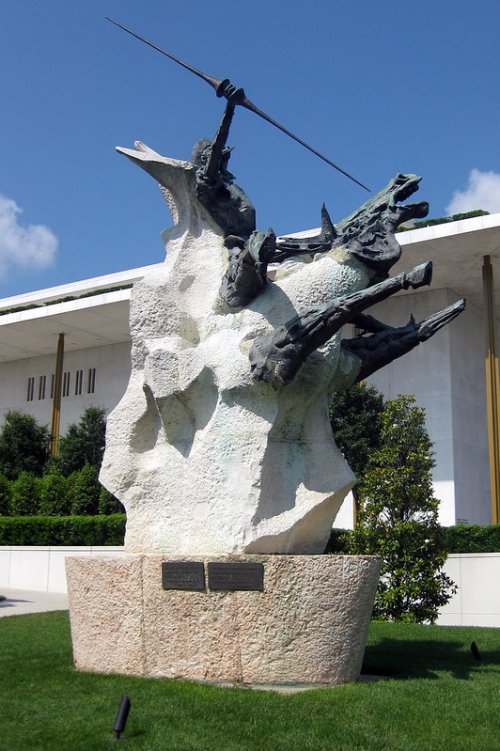 "Washington DC - Foggy Bottom: John F. Kennedy Center for the Performing Arts - Don Quixote" by Wally Gobetz, CC 2.0 (https://www.flickr.com/photos/wallyg/3609567146)
