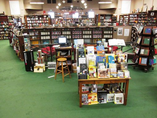 "Tattered Cover Book Store - Flickr - brewbooks (1)" by brewbooks, Wikimedia Commons (https://en.m.wikipedia.org/wiki/File:Tattered_Cover_Book_Store_-_Flickr_-_brewbooks_%281%29.jpg)