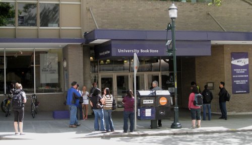 By brewbooks from near Seattle, USA - Waiting for University Bookstore to Open, CC BY-SA 2.0, https://commons.wikimedia.org/w/index.php?curid=55604706