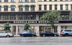Barnes and Noble Upper East Side storefront