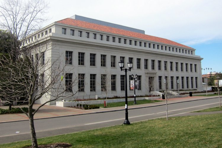 "Berkeley - UC Berkeley: Bancroft Library" by Wally Gobetz, CC 2.0 (https://creativecommons.org/licenses/by-nc-nd/2.0/)
