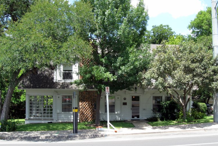 "J Frank Dobie House" by RayAYang, Wikimedia Commons (https://en.m.wikipedia.org/wiki/File:J_Frank_Dobie_House.jpg)