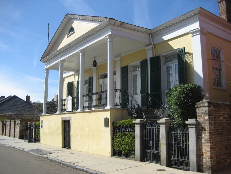 By Infrogmation - Own work, CC BY 2.5, https://commons.wikimedia.org/w/index.php?curid=1644758