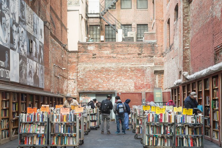 "Brattle Book Shop in Downtown Boston" by Massachusetts Office Of Travel & Tourism, CC 2.0 (https://flic.kr/p/rrcHfB)
