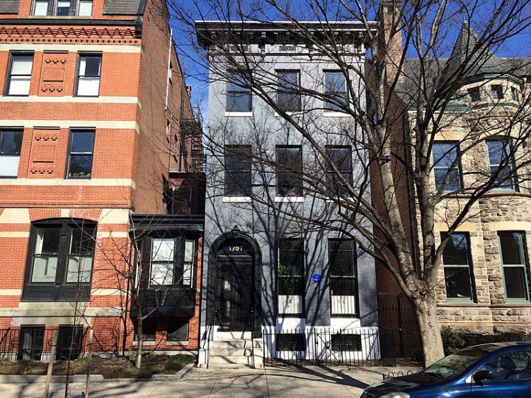 By Baltimore Heritage from Baltimore, MD, USA - F. Scott Fitzgerald House, 1307 Park Avenue, Baltimore, MD 21217, CC0, https://commons.wikimedia.org/w/index.php?curid=63431332