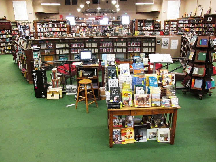 "Tattered Cover Book Store - Flickr - brewbooks (1)" by brewbooks, Wikimedia Commons (https://en.m.wikipedia.org/wiki/File:Tattered_Cover_Book_Store_-_Flickr_-_brewbooks_%281%29.jpg)
