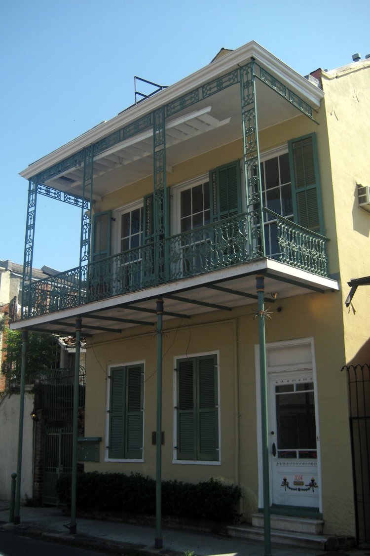 "New Orleans - French Quarter: Tennessee Williams House" by Wally Gobetz, Flickr, CC 2.0 (https://www.flickr.com/photos/wallyg/2484859160)