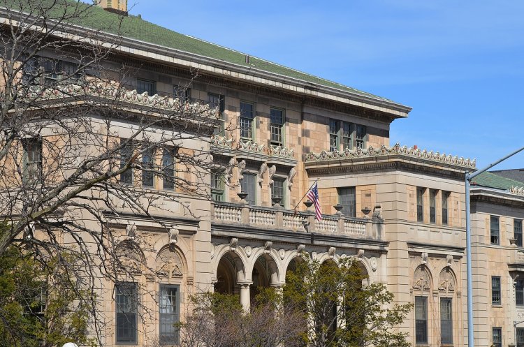 By Richard Hurd from Green Bay, USA - Madison, Wisconsin 2011-04-11_020, CC BY 2.0, https://commons.wikimedia.org/w/index.php?curid=96657704
